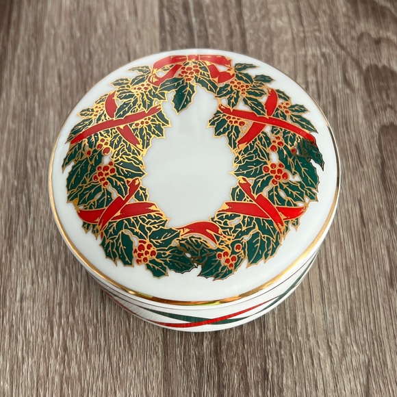 Trinket box - Picture 1 of 8